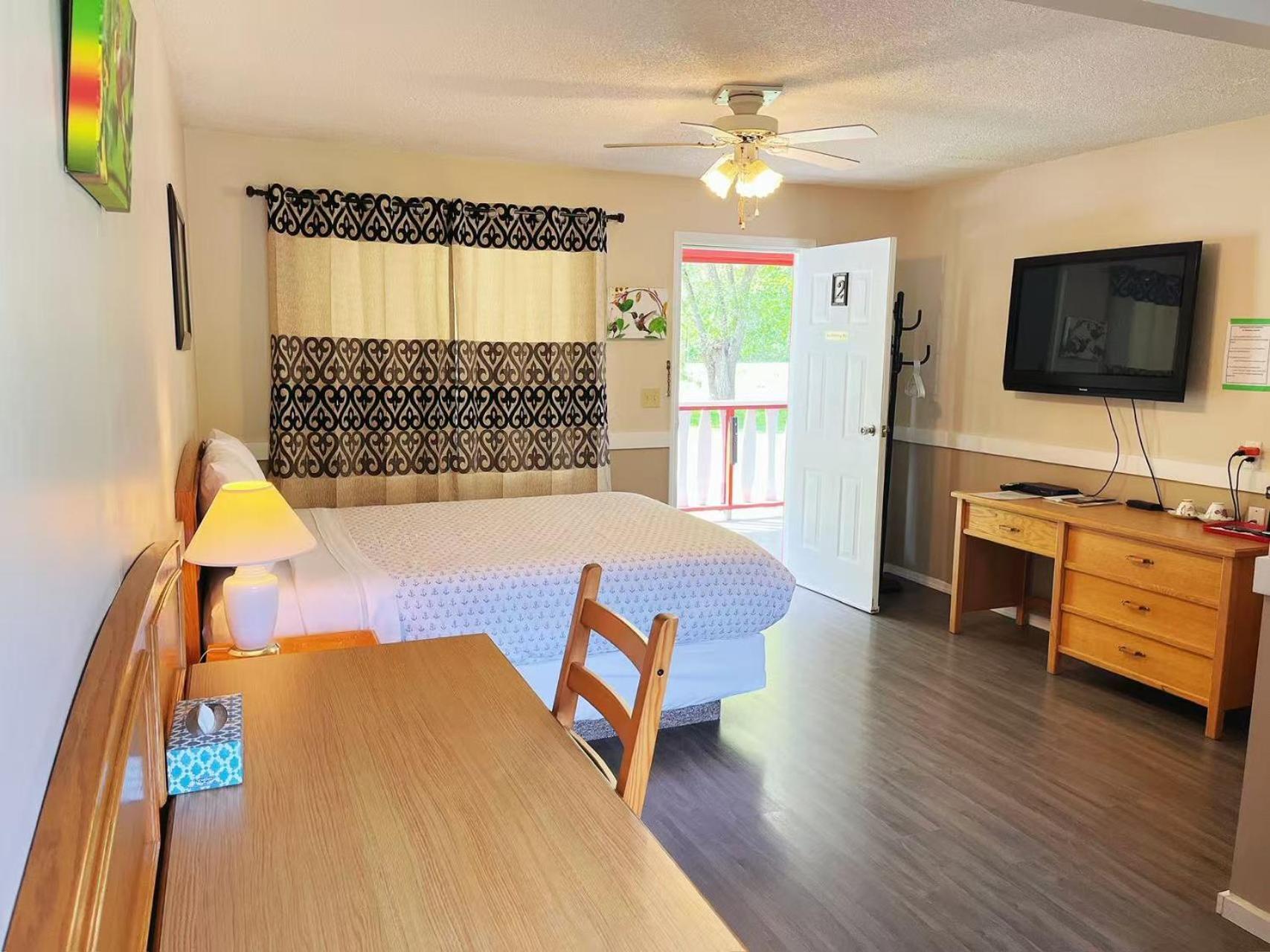 Rivermount Motel Little Fort Luaran gambar