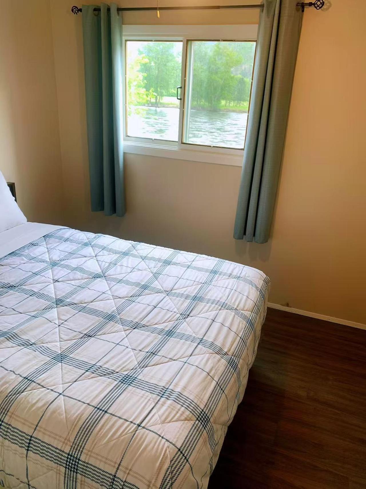 Rivermount Motel Little Fort Luaran gambar